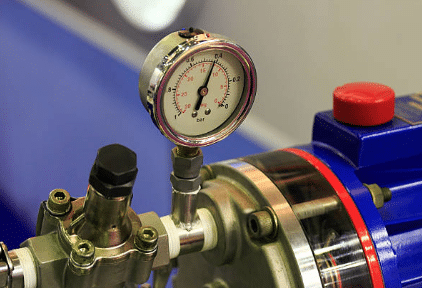 Measure the pressure of the pump head pressure with a pressure gauge