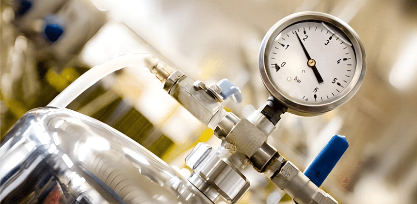 Pump head pressure gauge for measuring diaphragm pump parts